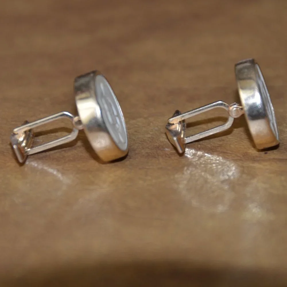RARE STUNNING VINTAGE ESTATE GUMPS CARVED QUATREFOIL FLORAL 14K GOLD CUFFLINKS